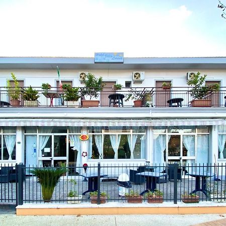 Hotel Villa Lorena Rimini Exterior photo