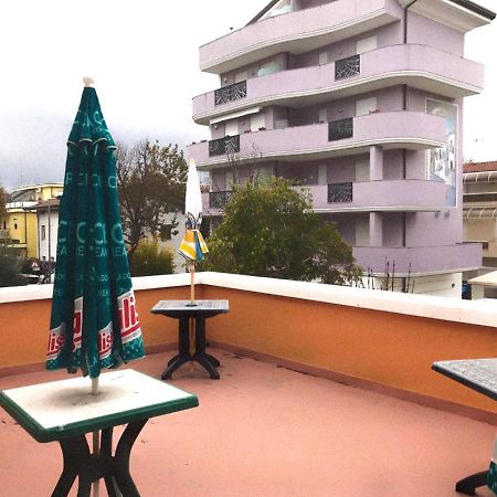Hotel Villa Lorena Rimini Exterior photo