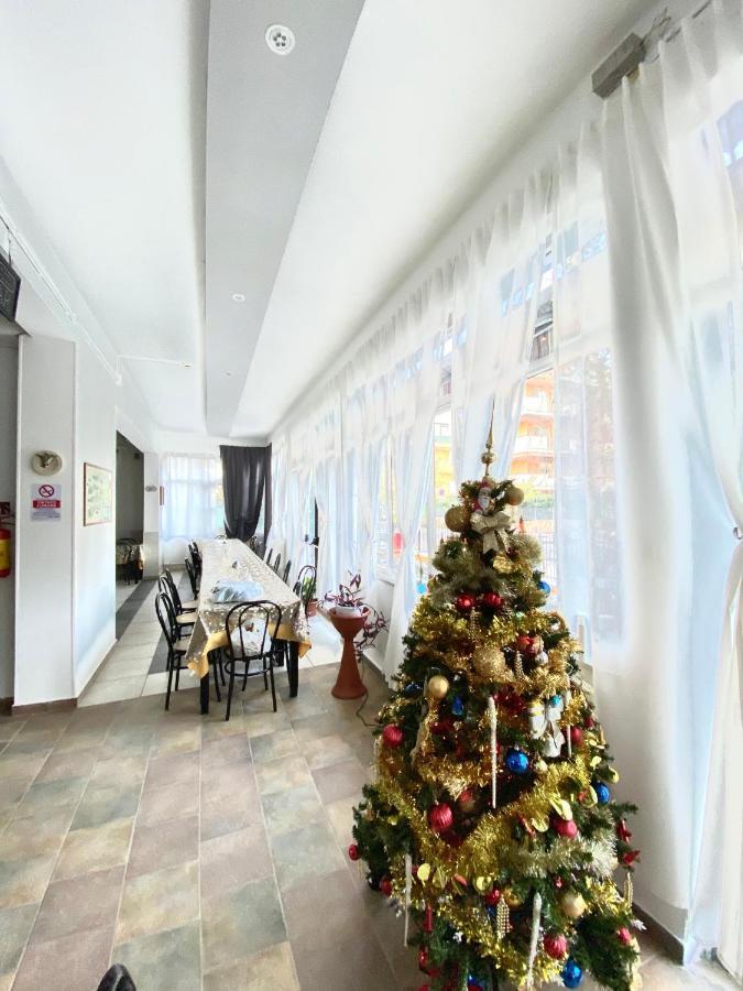Hotel Villa Lorena Rimini Exterior photo